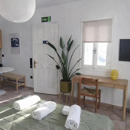 Cozy In The Heart Of Village, Kea Ferienhaus *