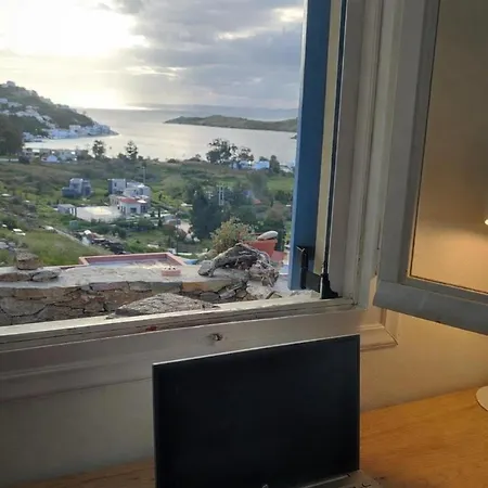 Cozy In The Heart Of Village, Kea Vourkárion